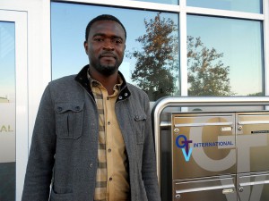 Hamadou Toure, Umschüler bei der OTV International GmbH & Co. KG, profitiert von der Unterstützung durch das IBB Norden. (Foto: ©IBB)